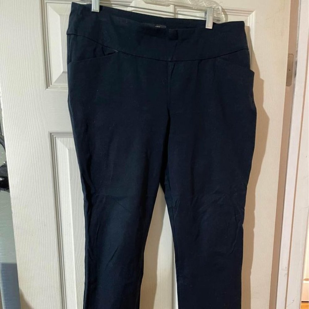 Lee Woman’s Slim Leg Pull on Pants Slim Fit Sculpting Pants Navy Blue